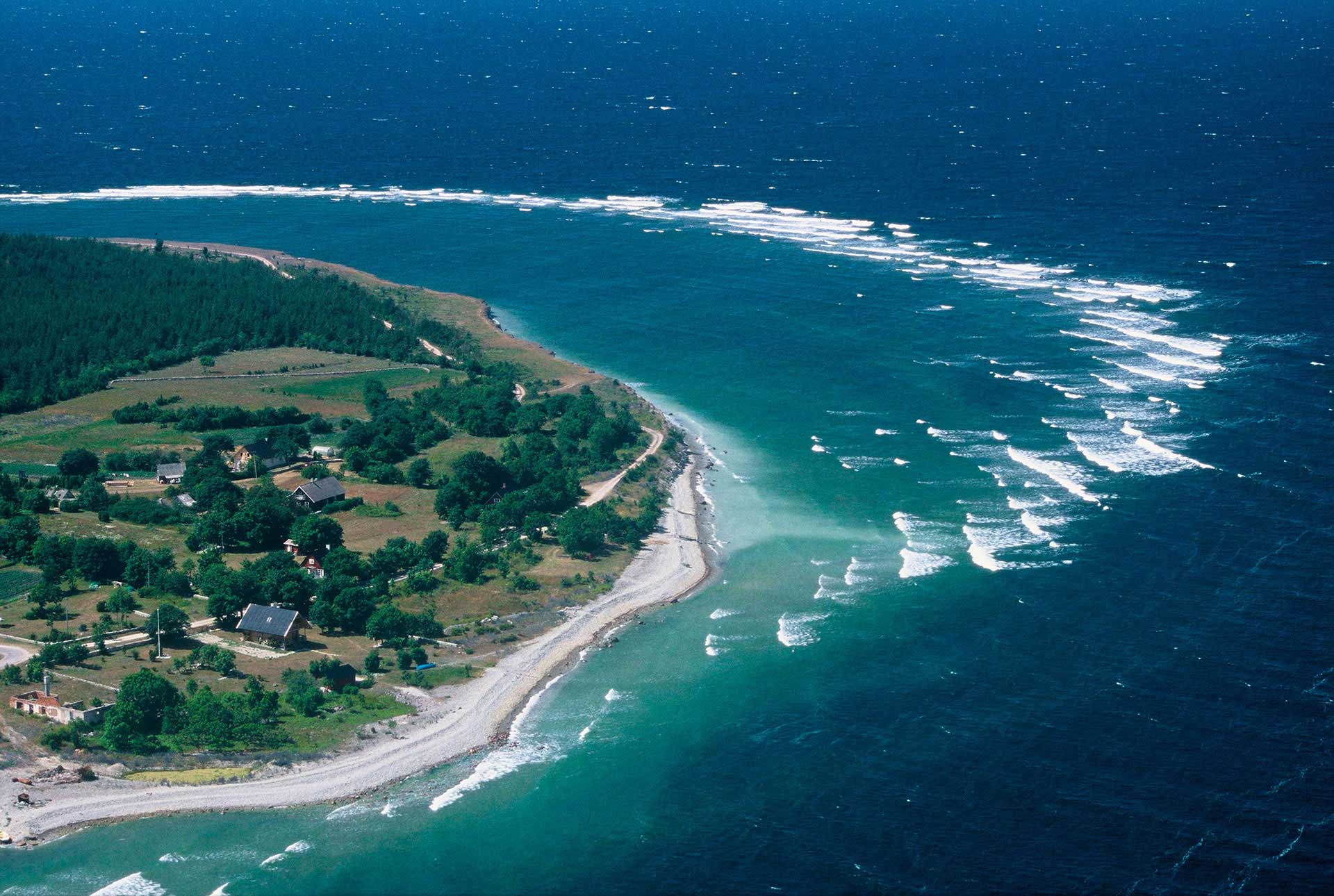 Остров северной части. Остров Сааремаа Эстония. Эзель остров Эстония. Эстония остров Сааремаа фото. Остров Сааремаа достопримечательности.