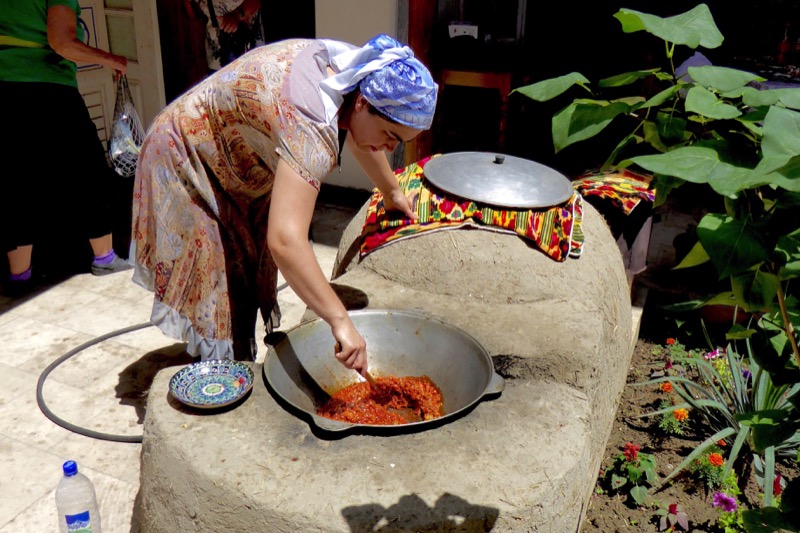 A local family cooks up a tasty batch of plov al fresco. Photo credit: Jan & Allen Gerstenberger