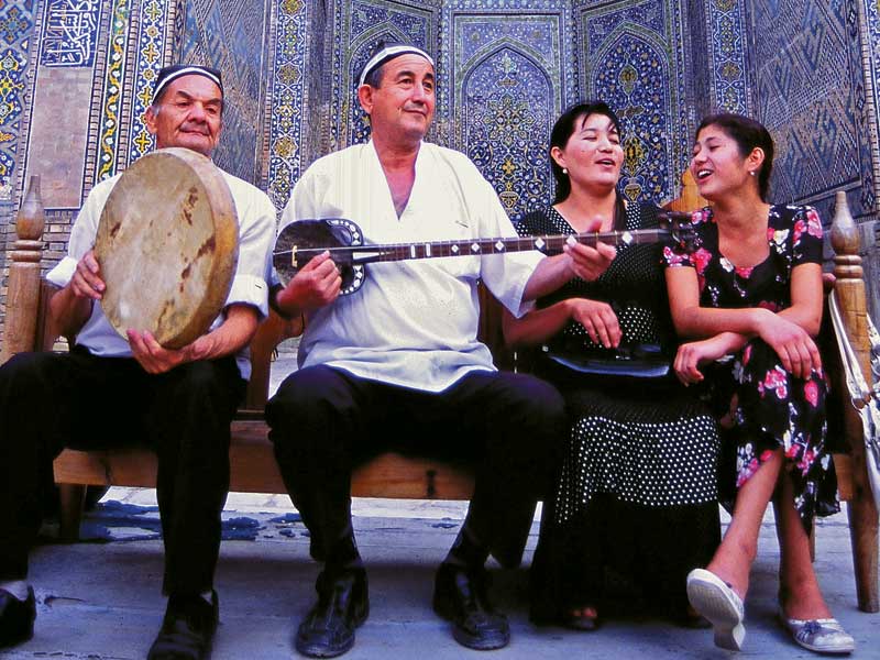 Fusing vocals and instrumentals, shashmaqom has been performed for more than 1,000 years. Photo credit: Peter Guttman