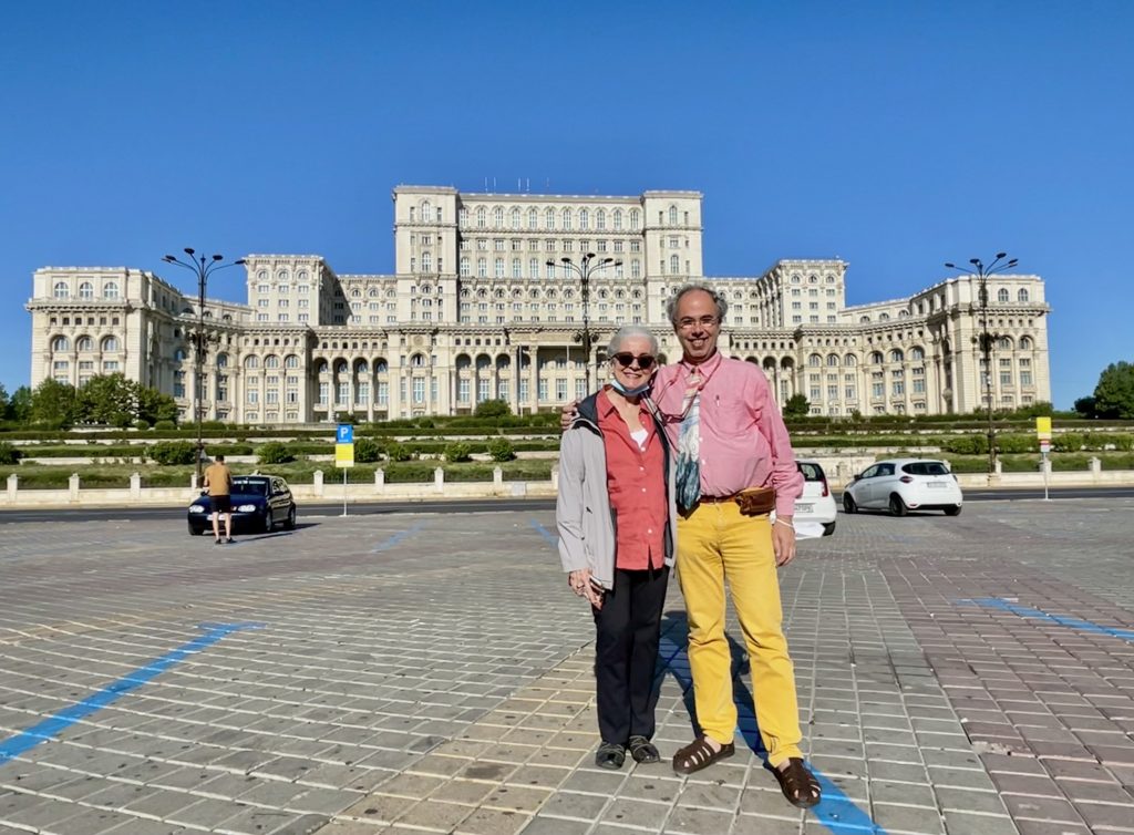 Patricia Schultz and MIR tour leader Michel Behar. Photo credit: Michel Behar