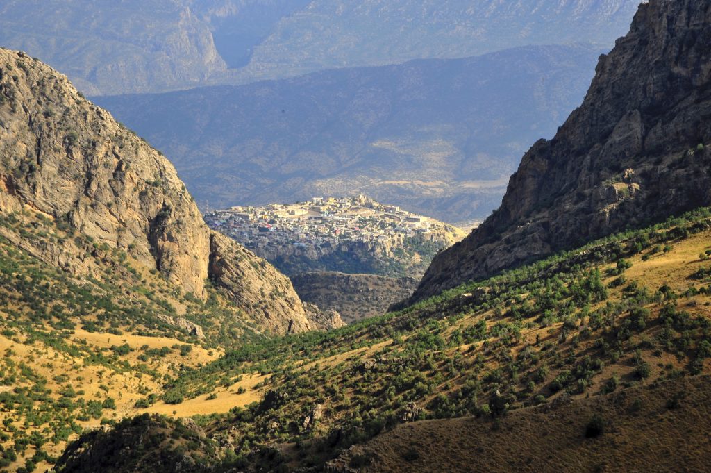 Descending from the Zagros Mountains down to the hilltop town of Amedi. Photo credit: Explore Mesopotamia